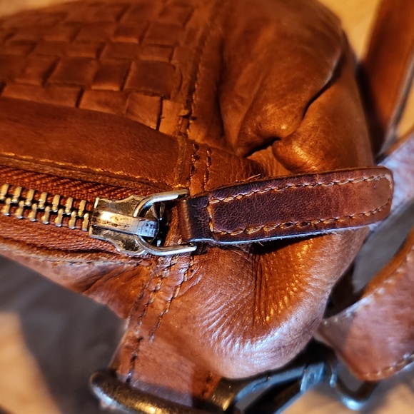 VILENCA HOLLAND genuine woven leather shoulder sling backpack - Picture 8 of 11